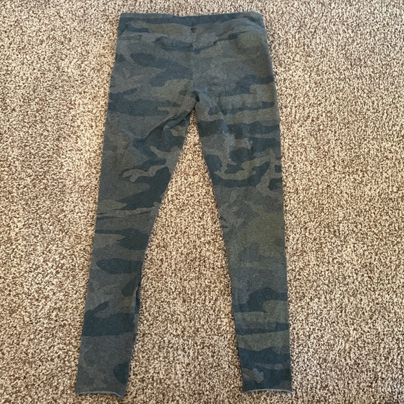TNA Camo Leggings - Picture 2 of 3